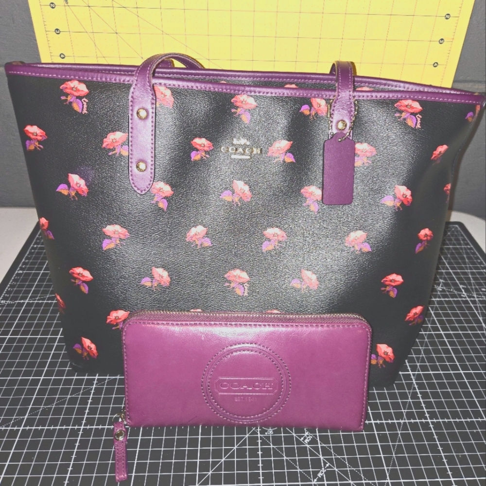 Coach City Women's Signature Poppy Tote with Matching Wallet